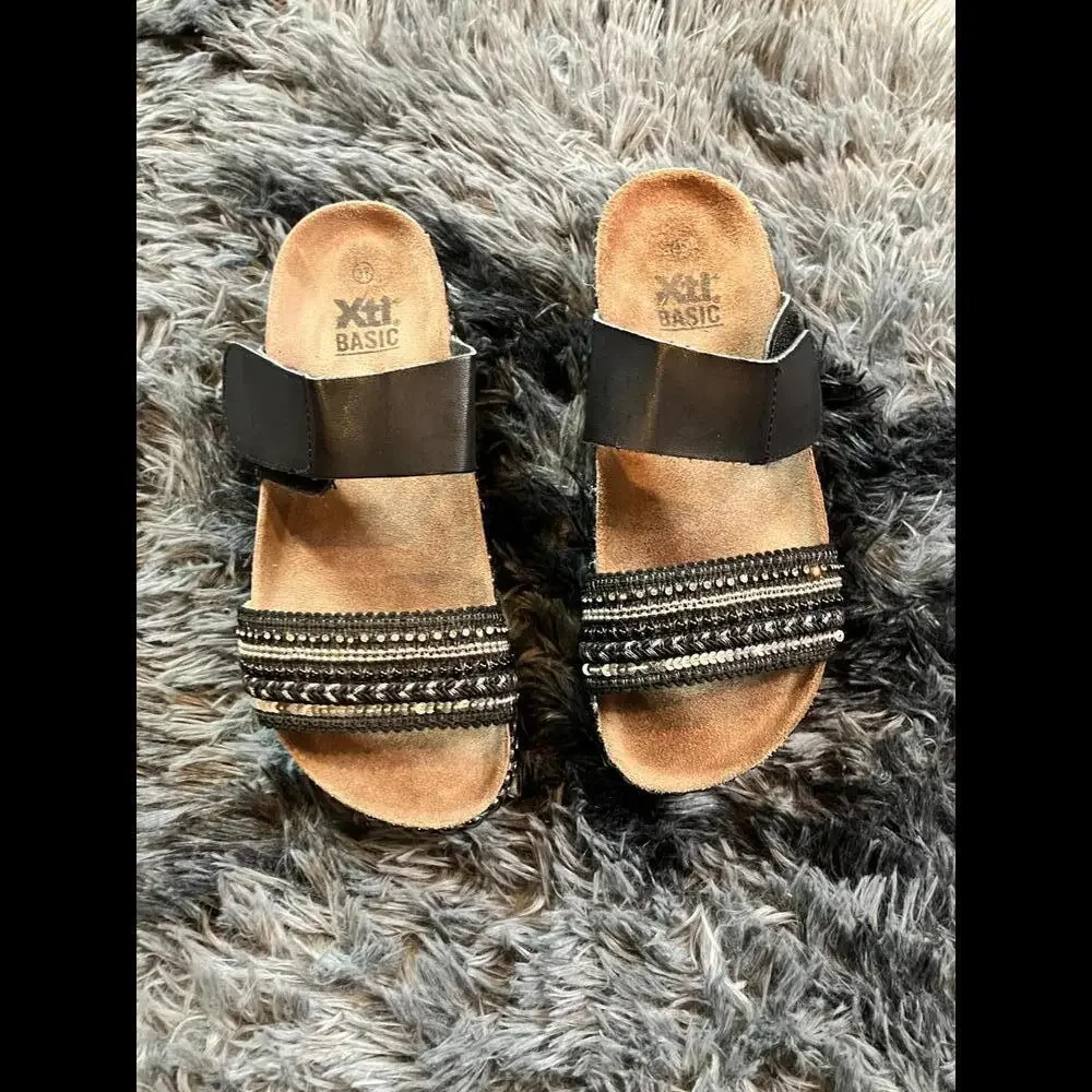 XTI Basic‎ Stylish Black Slides with Decorative Straps Size 6.5